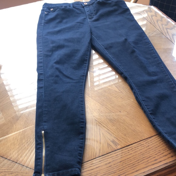 Denizen Levi Jeans. Zip cuff. - Picture 2 of 5